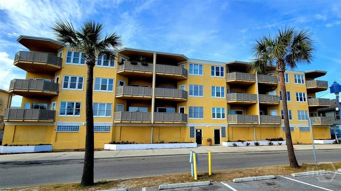 OCEAN FRONT condo - 3rd Floor - What an amazing view. Located on the t – image 1