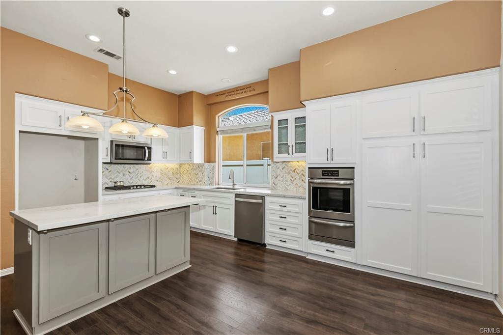 Welcome to this beautifully maintained single-story home located in a – image 12