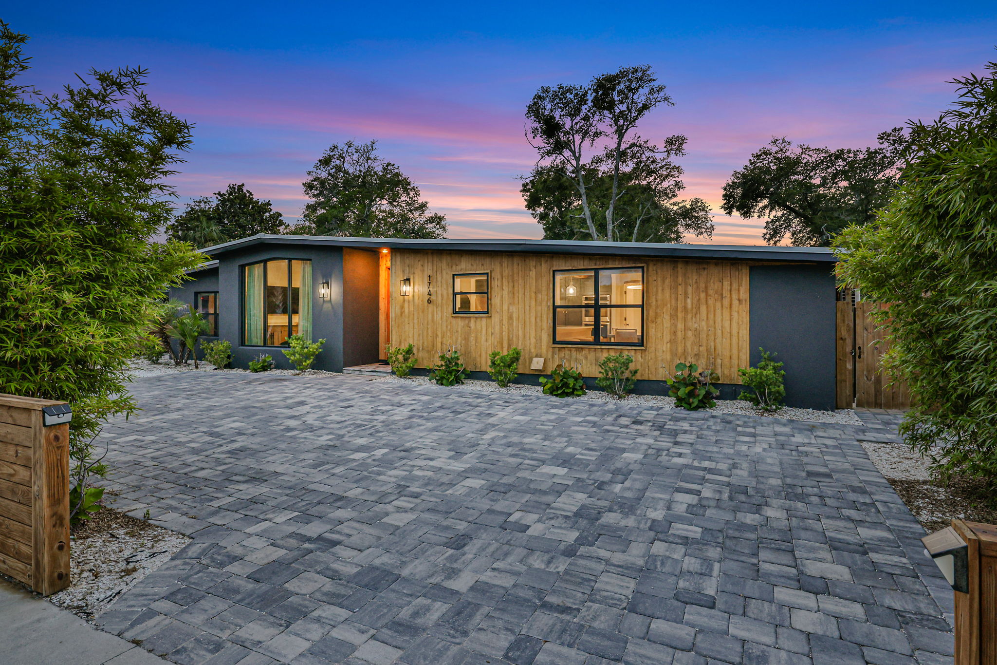 Experience the ultimate coastal lifestyle in this stunning Jacksonvill – image 2