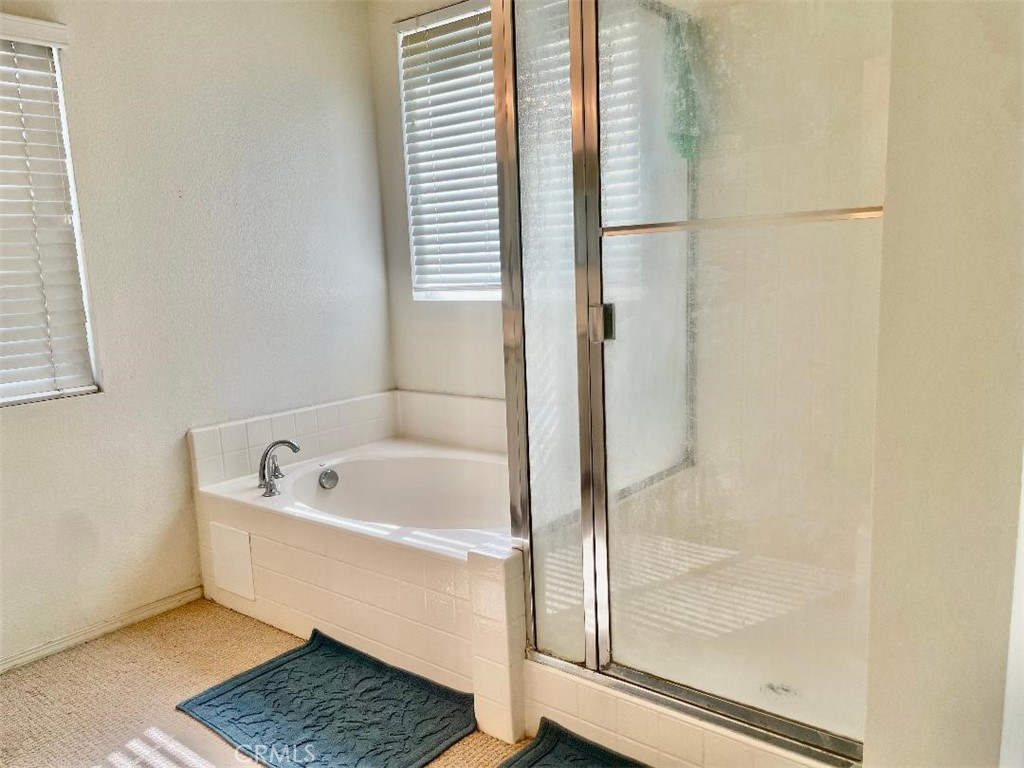 Beautiful 4 bedroom, 2.5 bath home located in the desirable Canterbury – image 22