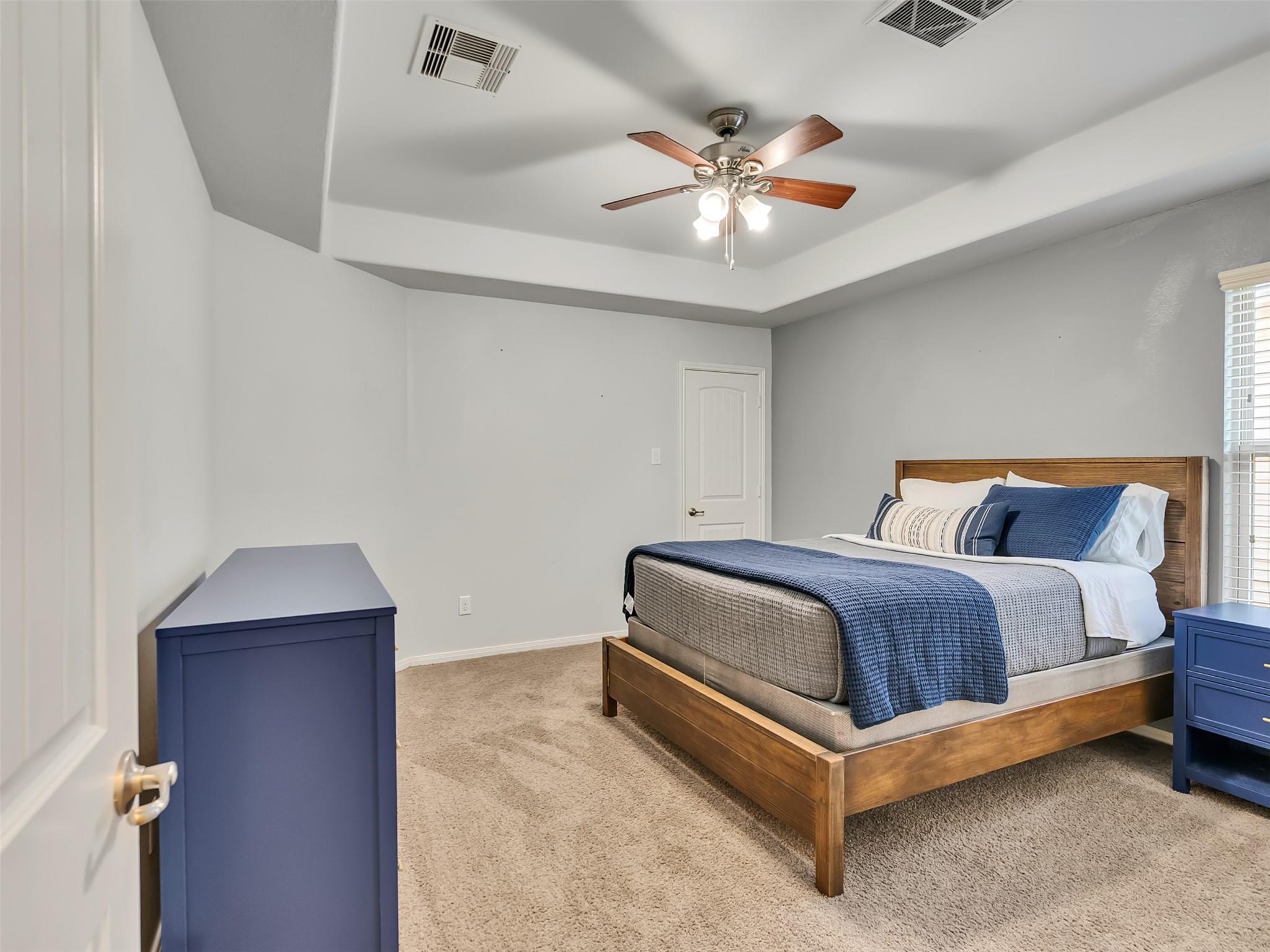 Nestled in a friendly community, this 4-bed, 3.5-bath home offers a pe – image 28
