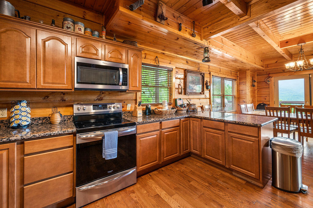 725 725 Big Bear Ridge Road, Gatlinburg, Tennessee, 37738, USA, 5 Bedrooms Bedrooms, ,6 BathroomsBathrooms,Residential,For Sale,725 Big Bear Ridge Road,308006