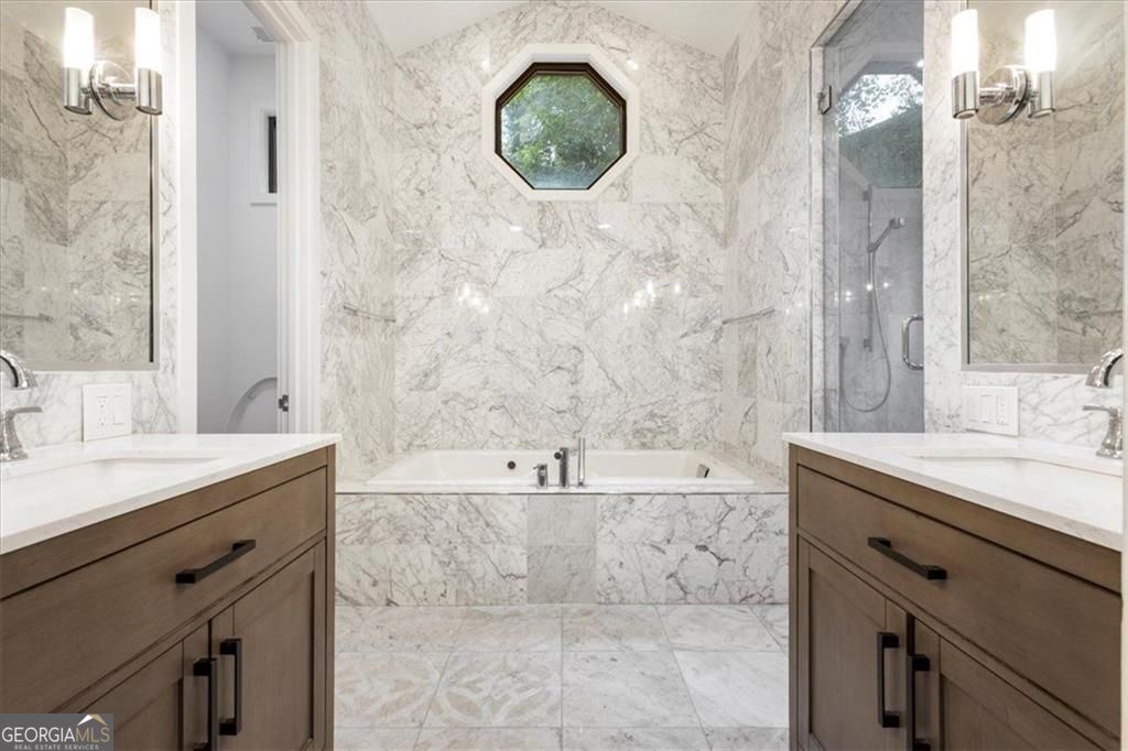 Gracious proportions and well-defined living spaces offer the perfect – image 27