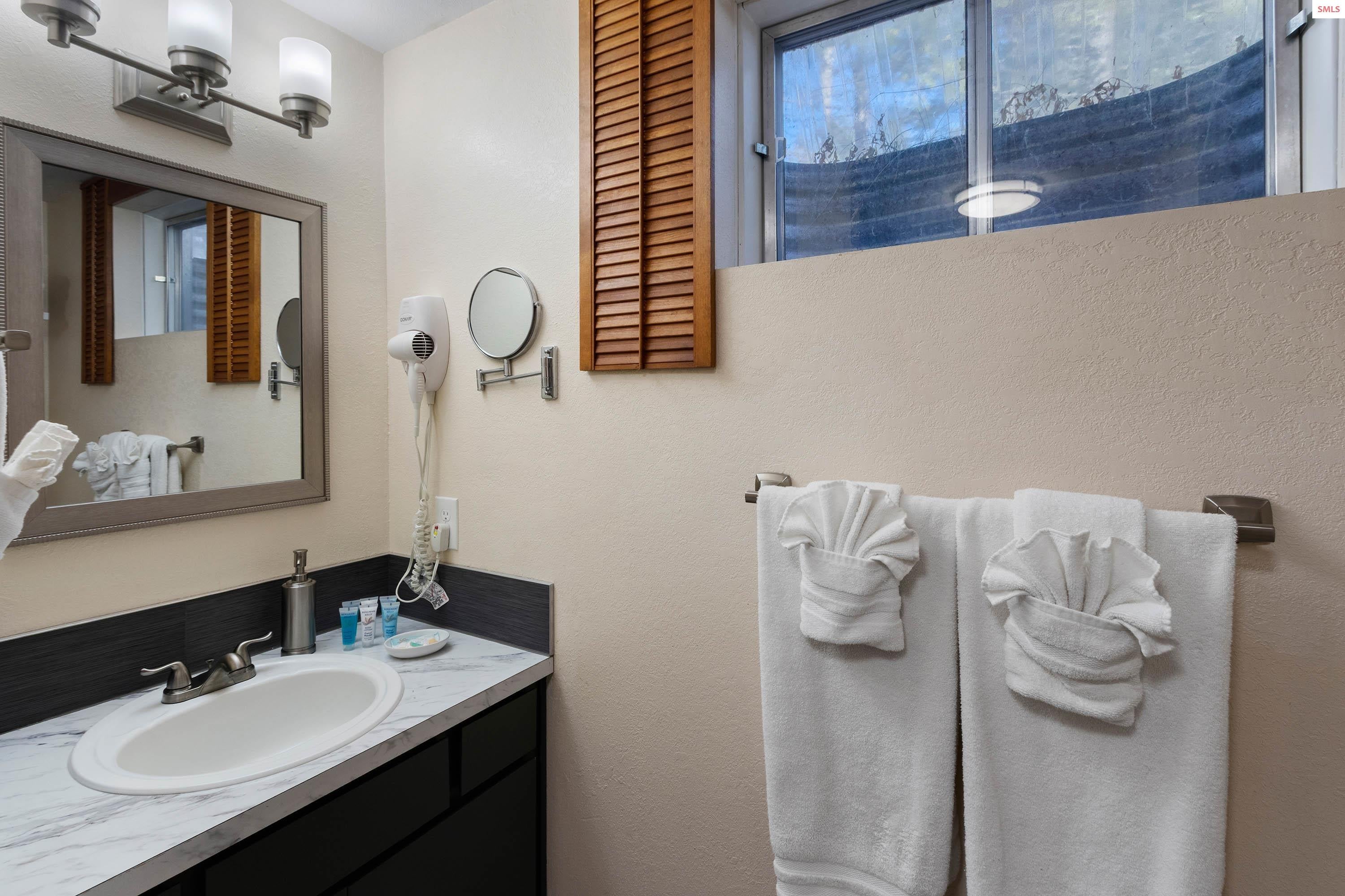 SELLER MOTIVATED! Wait no longer, now is the time to strike a deal! Li – image 36