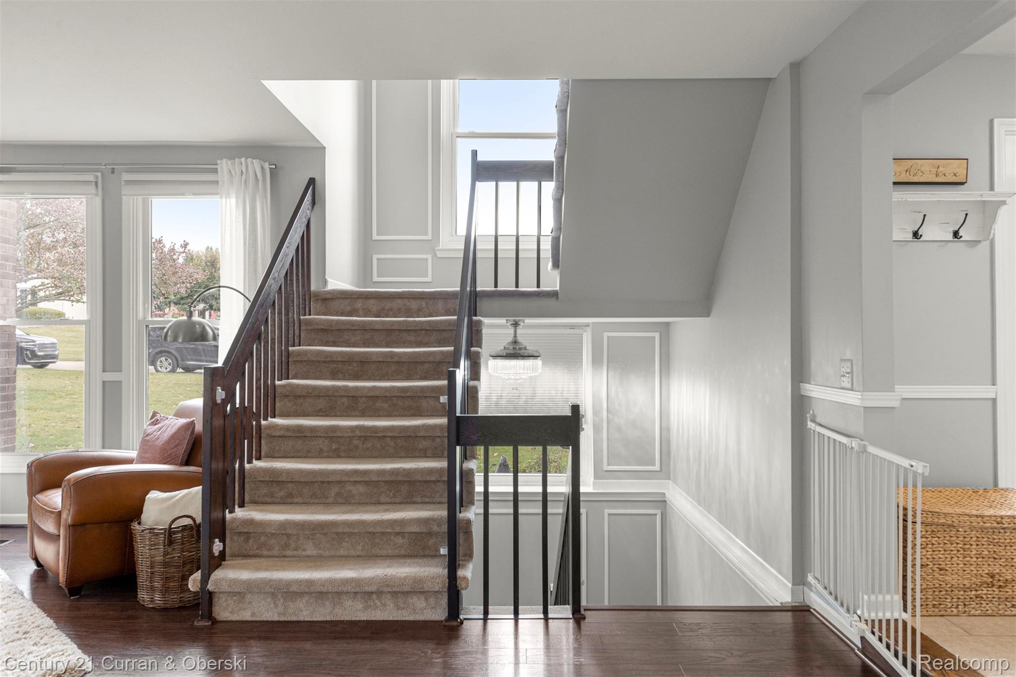 Welcome to 30999 Sudbury Street in Farmington Hills. This beautifully – image 8