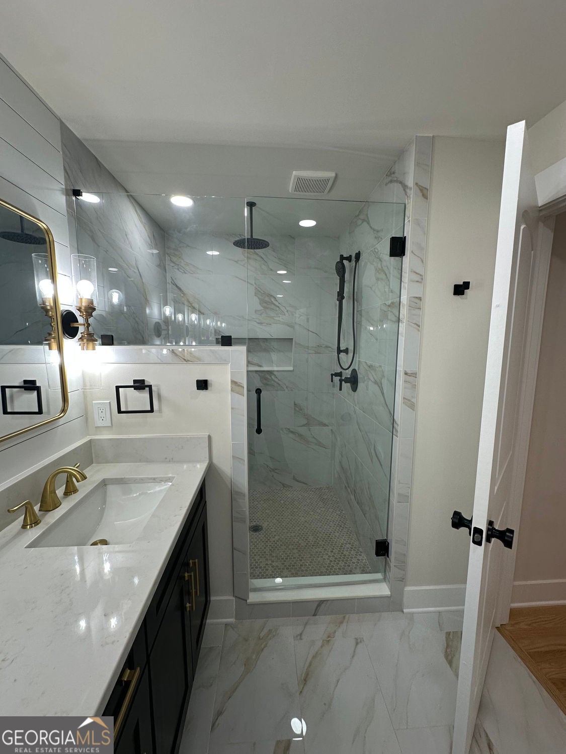 Welcome Home! A fully renovated home where modern upgrades meet though – image 17