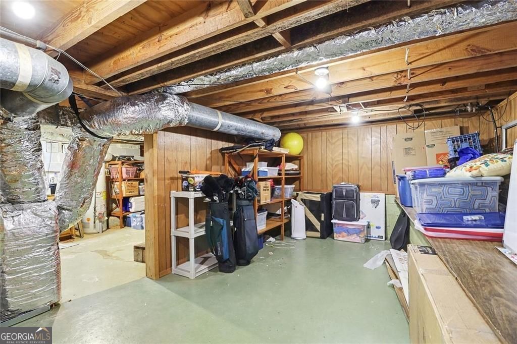 Beautifully updated and ideally located in the heart of Dunwoody, this – image 26
