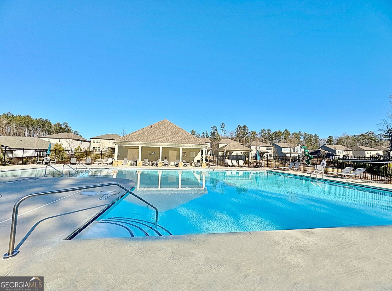 5 BEDROOM/3.5 BATH and over 3100 SF! This lovely like new double cul d – image 44