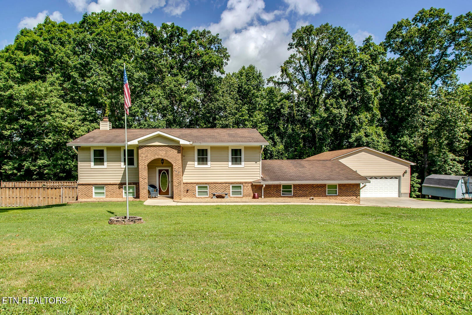 Are you looking for a wonderful home in a desired subdivision in a gre – image 1