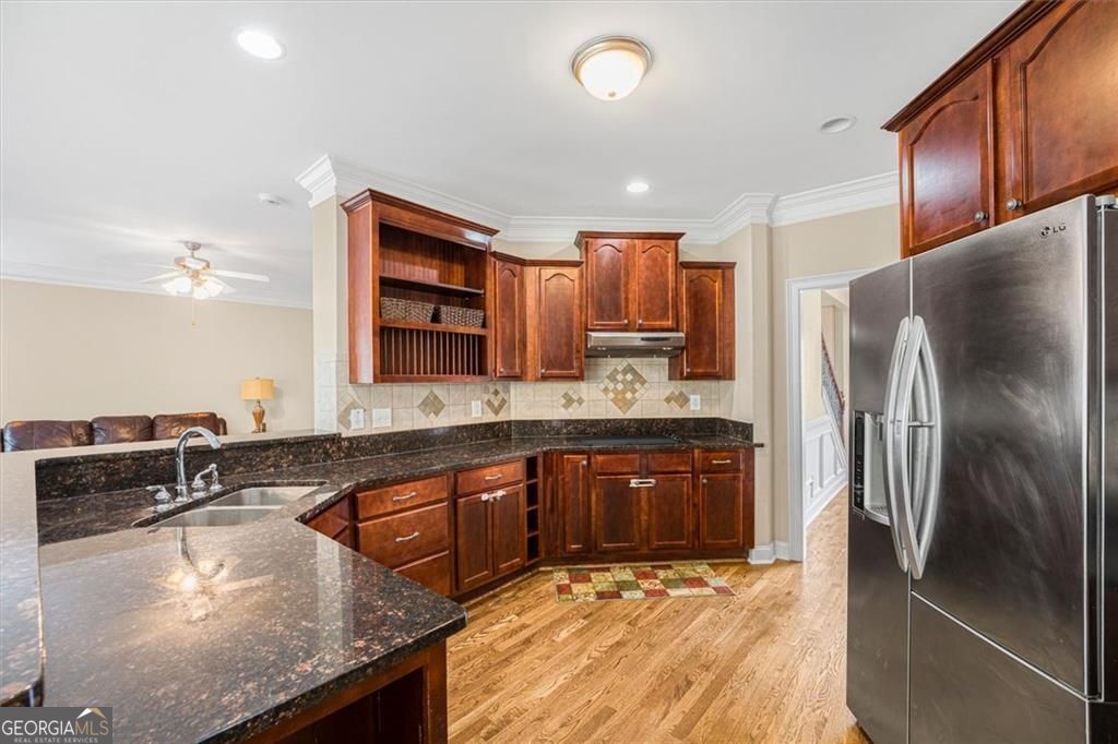 Welcome to 101 Lumby Lane, a stunning 4-sided brick residence in the s – image 32