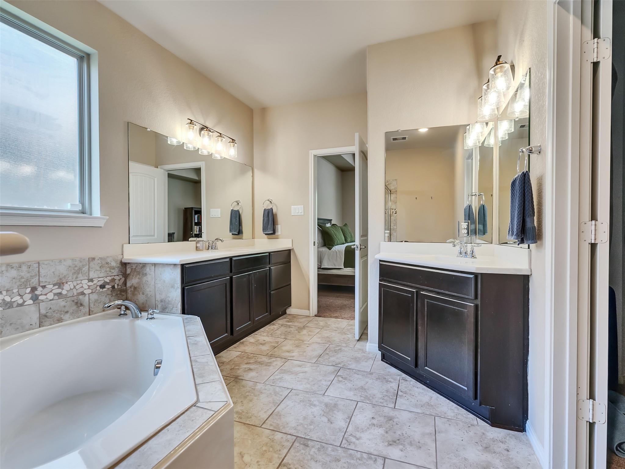 Nestled in a friendly community, this 4-bed, 3.5-bath home offers a pe – image 23