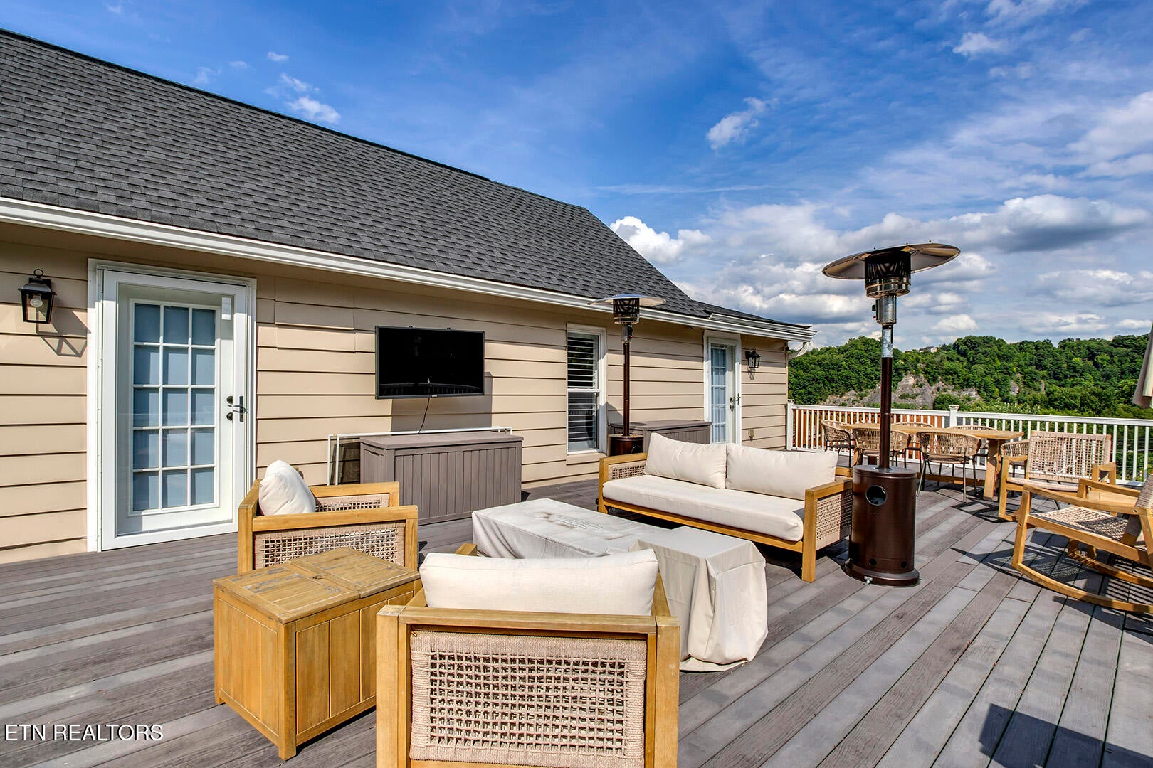 Are you looking for an adorable home with character, comfort, and styl – image 34