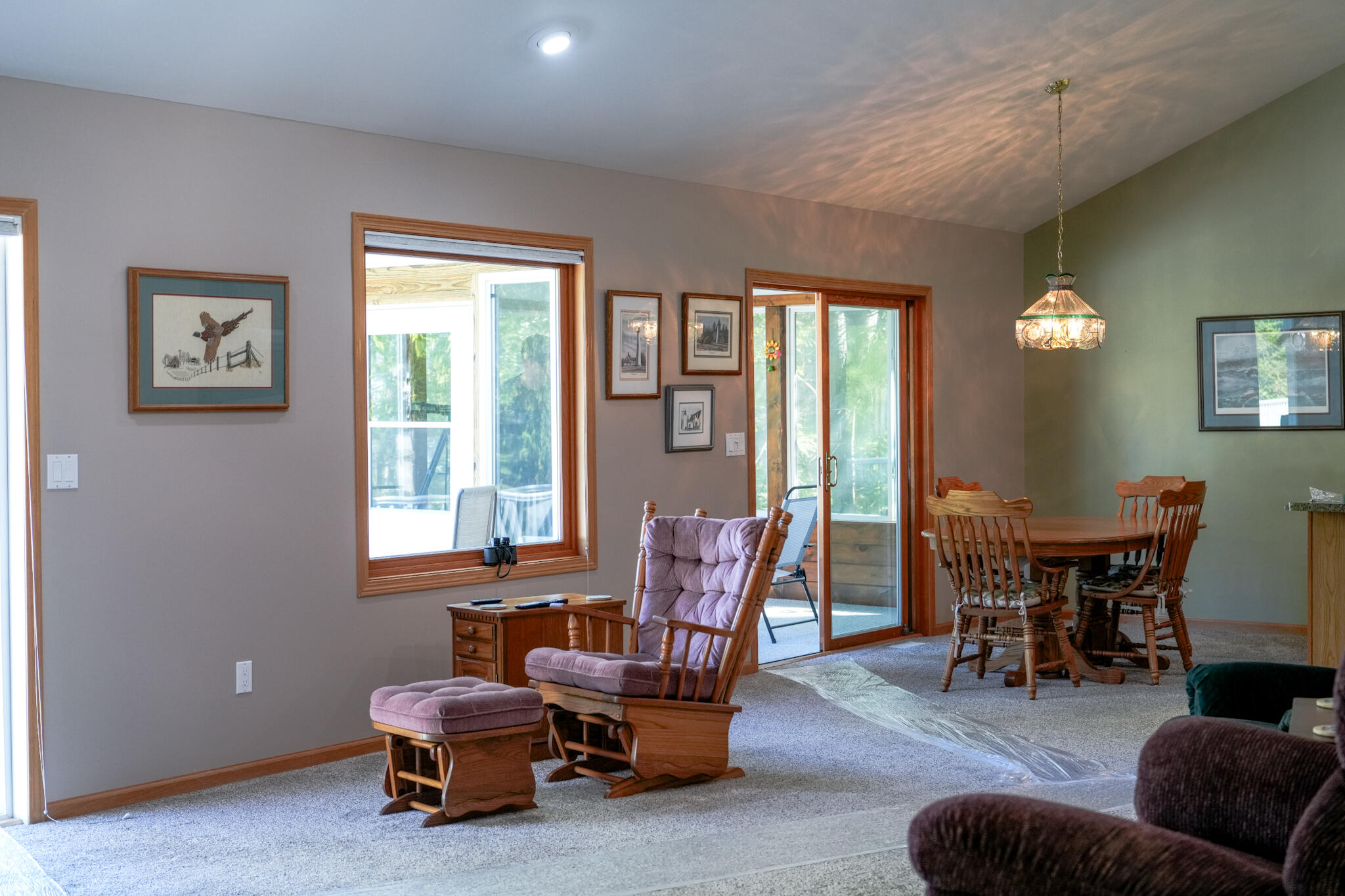 This one-owner ranch home on Lake Huron offers a perfect blend of comf – image 5