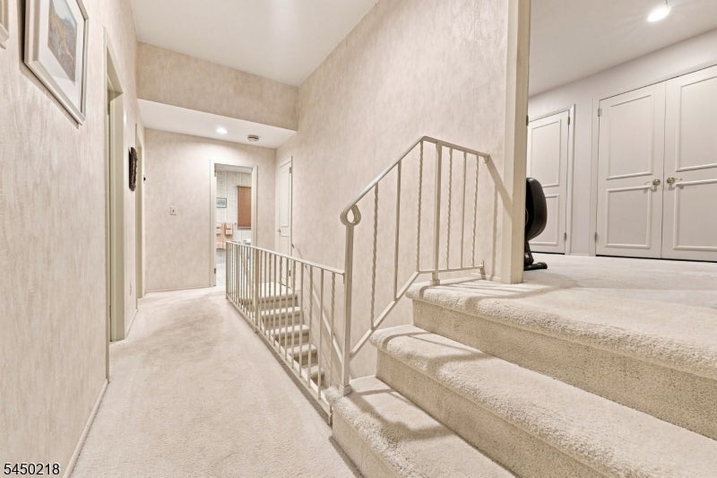 18 18 Druid Hill Dr, Parsippany-Troy Hills Twp., New Jersey, 07054, USA, 4 Bedrooms Bedrooms, ,3 BathroomsBathrooms,Residential,For Sale,18 Druid Hill Dr,4043957