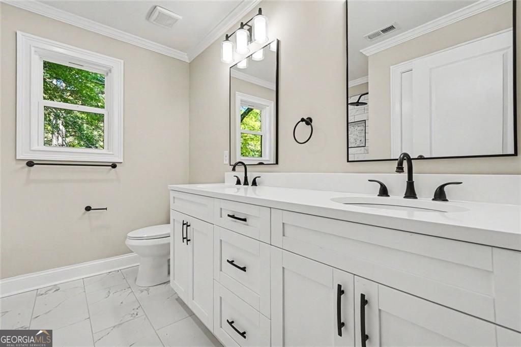 Welcome to this beautifully designed two-story home conveniently locat – image 26