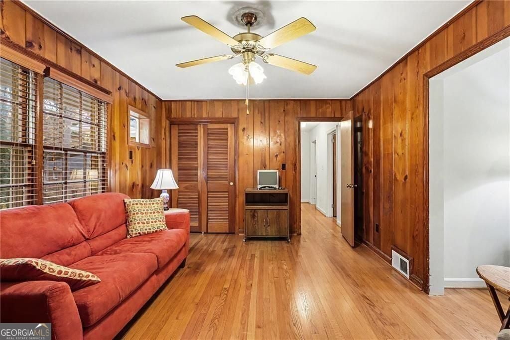 Classic four bedroom ranch in the Lakeside High School district. Step – image 10