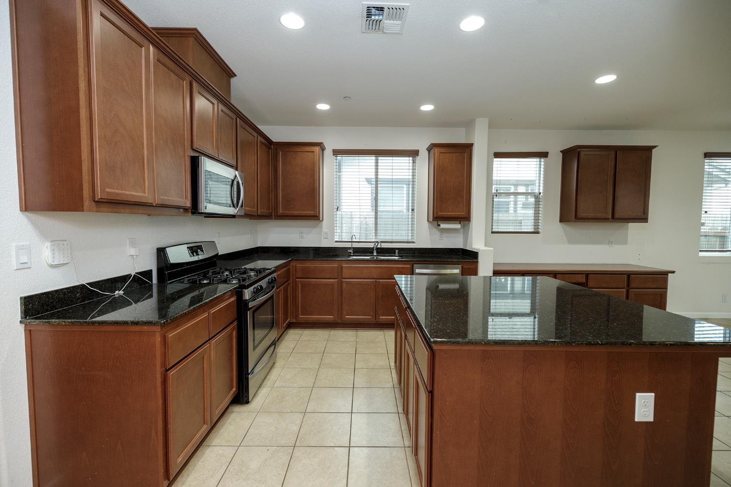 Located in a highly desirable neighborhood, this well-maintained home – image 9