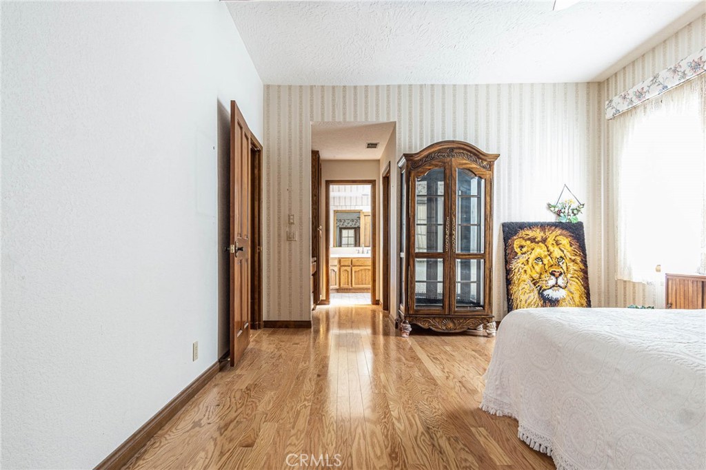 Something is refreshing about a home that actually gives you room to b – image 27