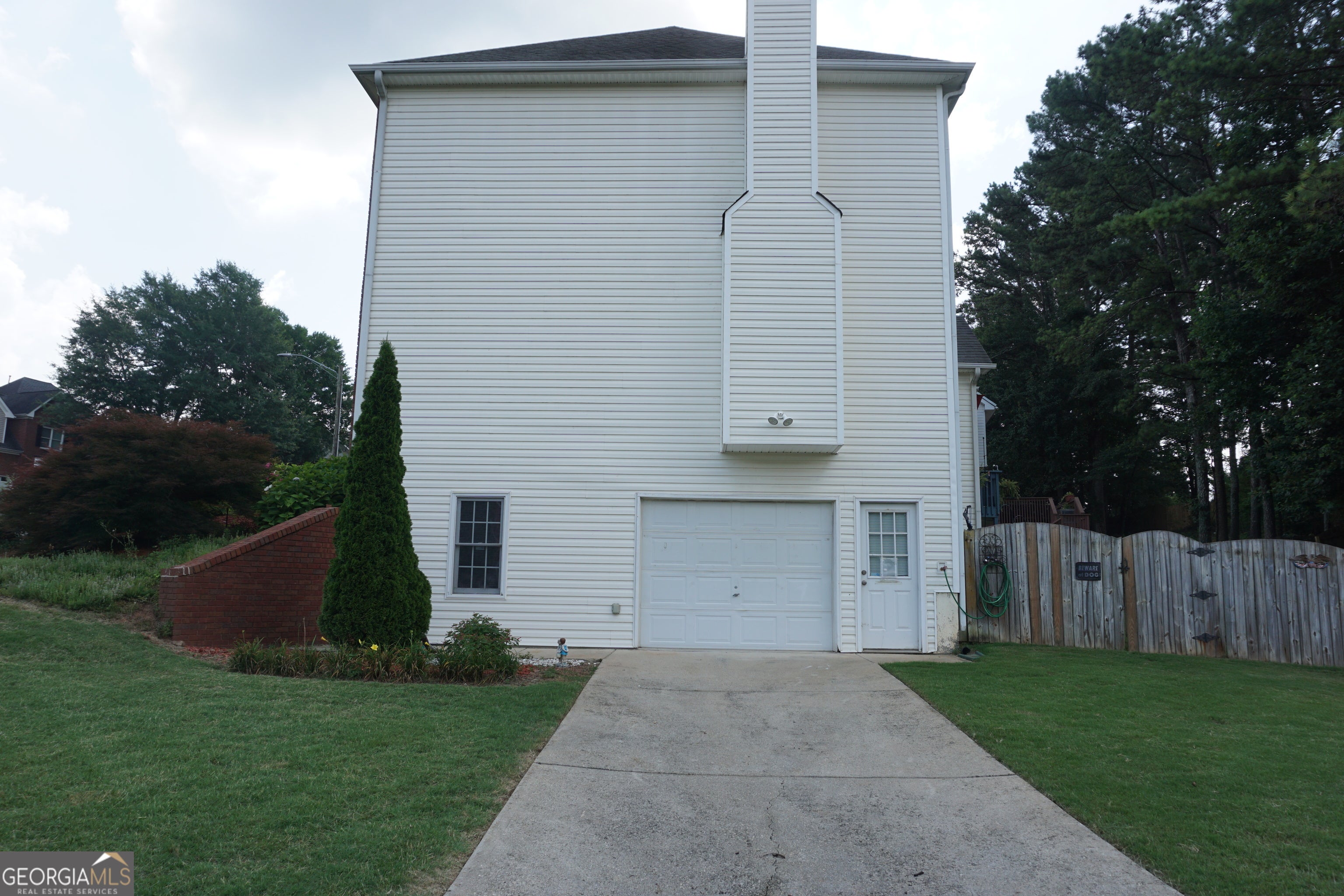 Welcome to this 2 Story home with 4 bedrooms, 3 baths and a partially – image 40