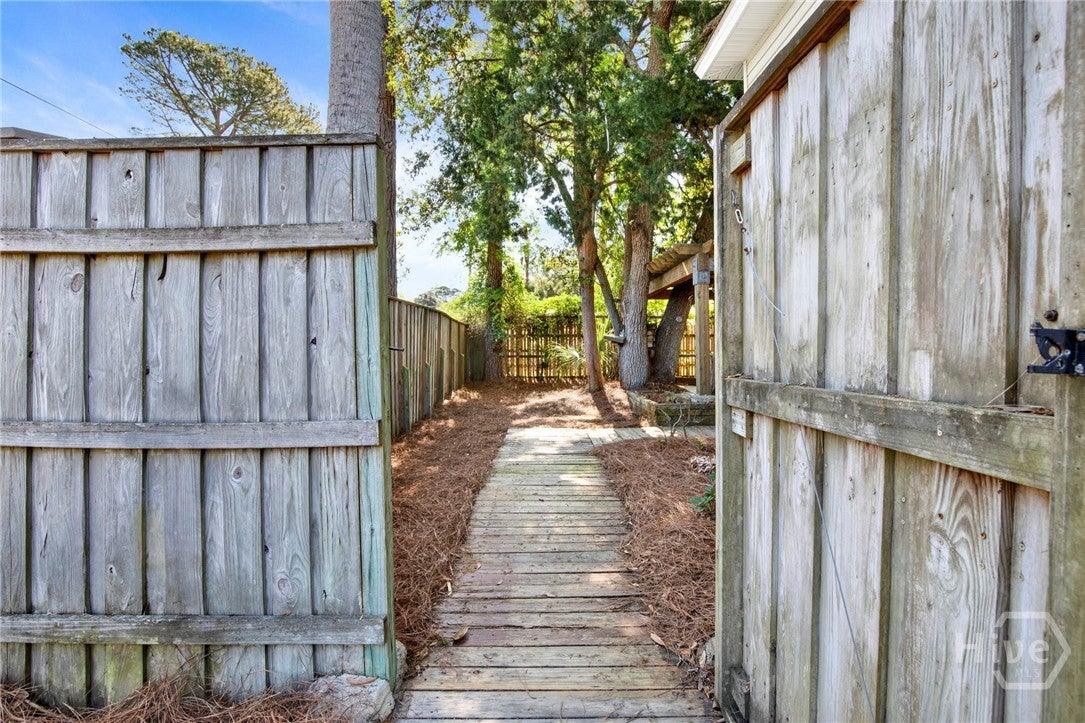 Located in the heart of Tybee Island, 407 7th Street offers the perfec – image 77