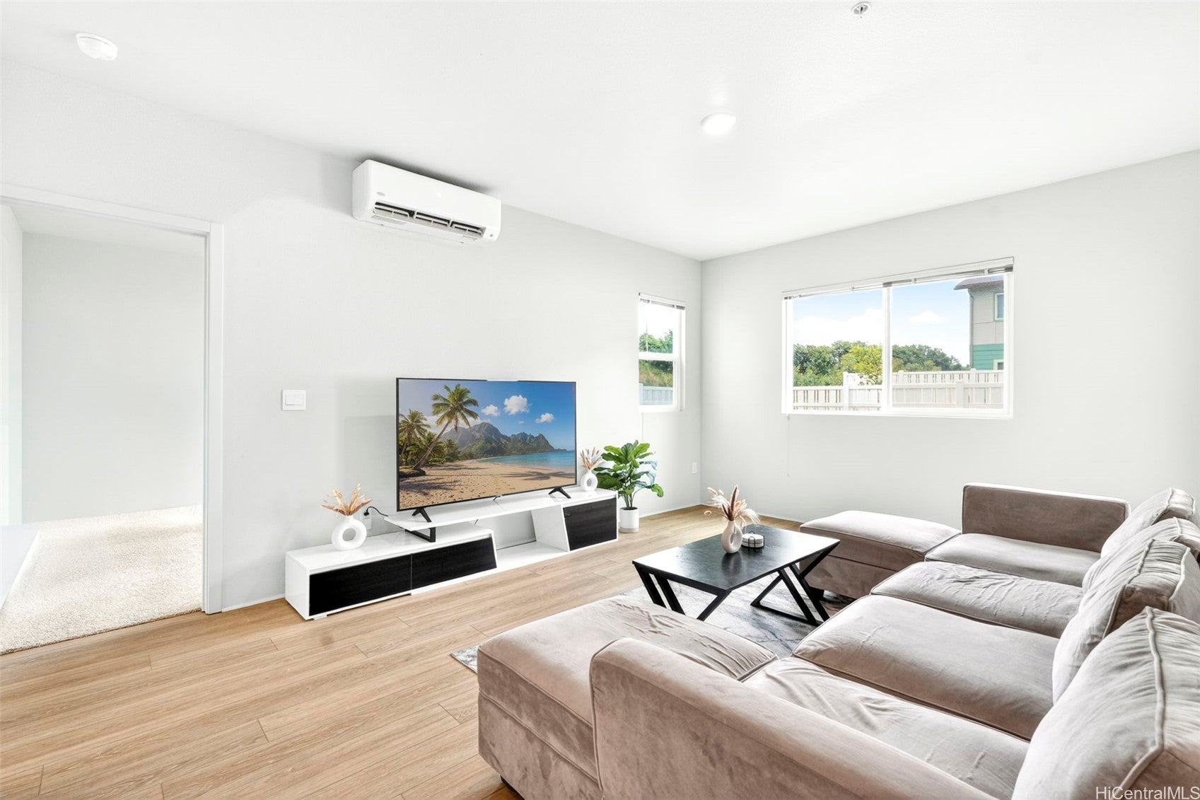 Welcome home to this beautifully maintained corner townhome at Kapili – image 2
