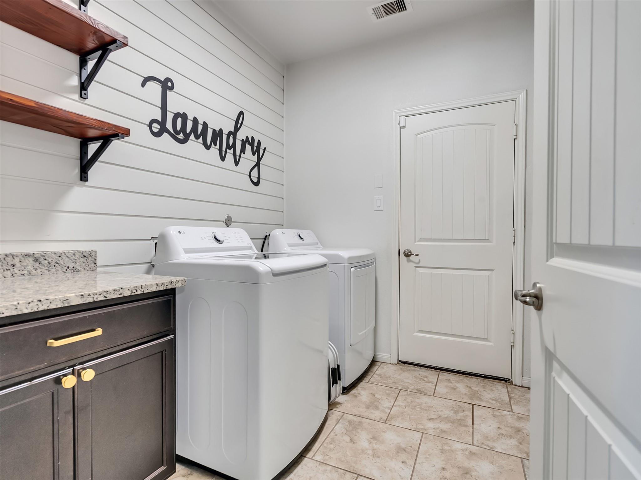 Nestled in a friendly community, this 4-bed, 3.5-bath home offers a pe – image 21