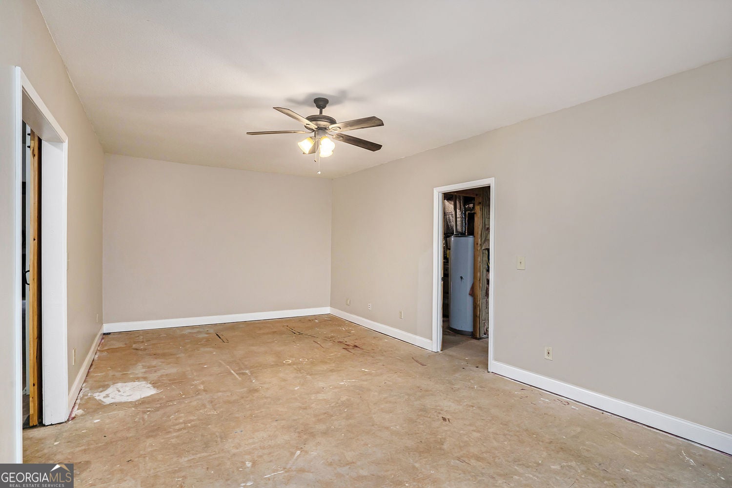 Experience the epitome of country living on this expansive 10+ acre pr – image 32