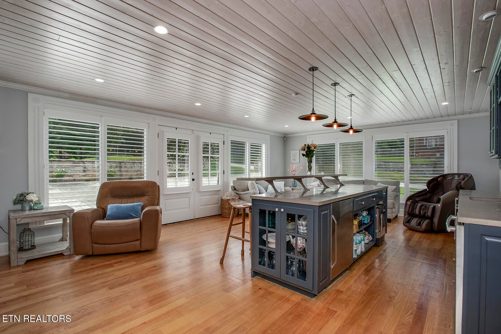 Are you looking for an adorable home with character, comfort, and styl – image 9