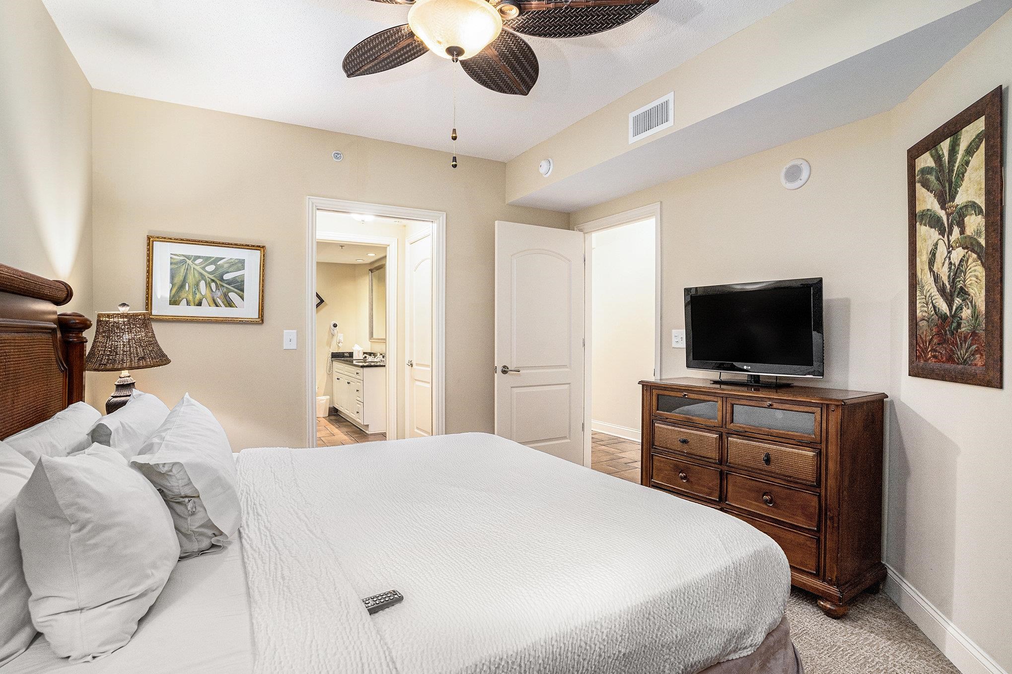 Experience upscale oceanfront living in this impeccably maintained 1-b – image 15