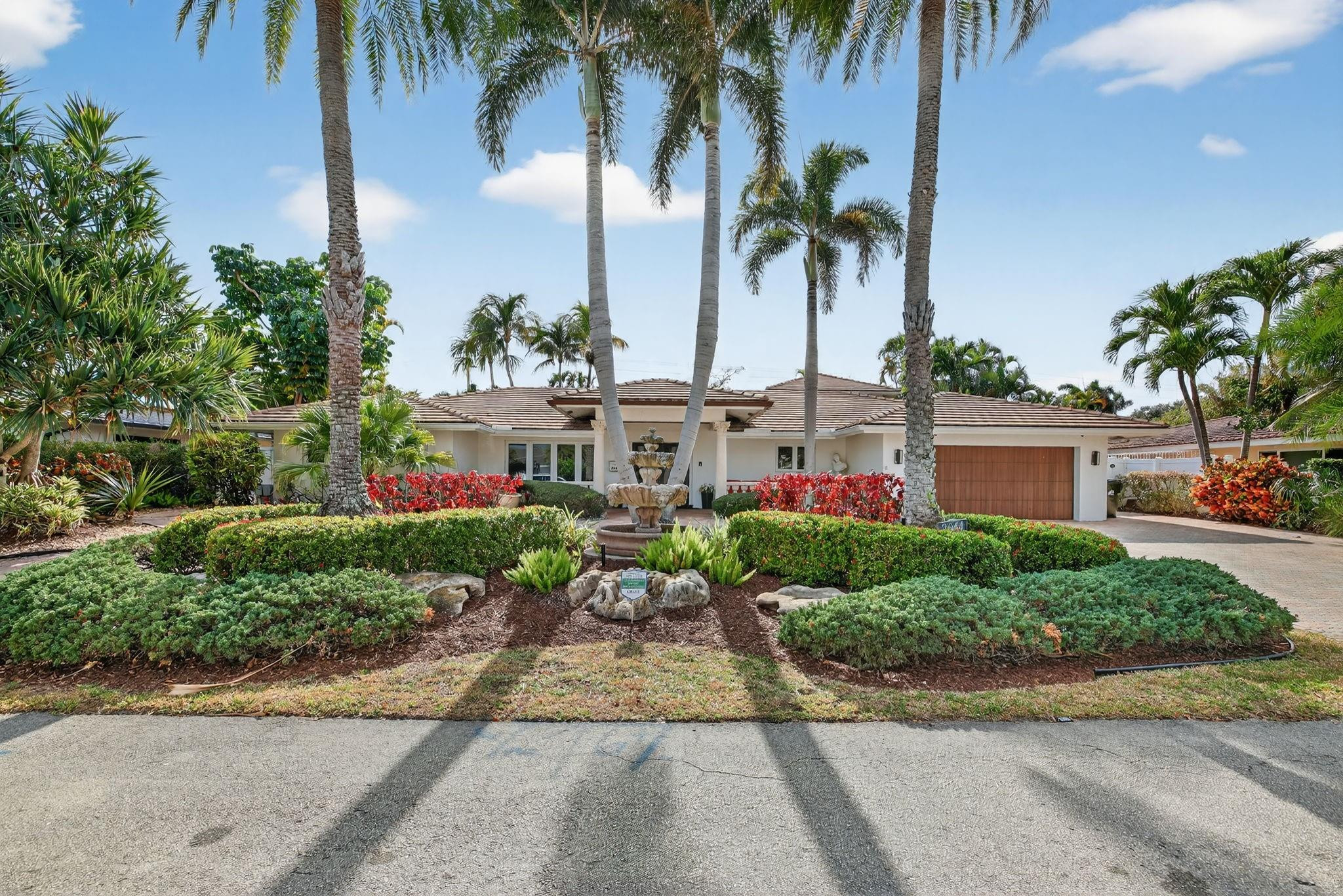Rare & remarkable resort-style estate, set on an expansive lot in one – image 99