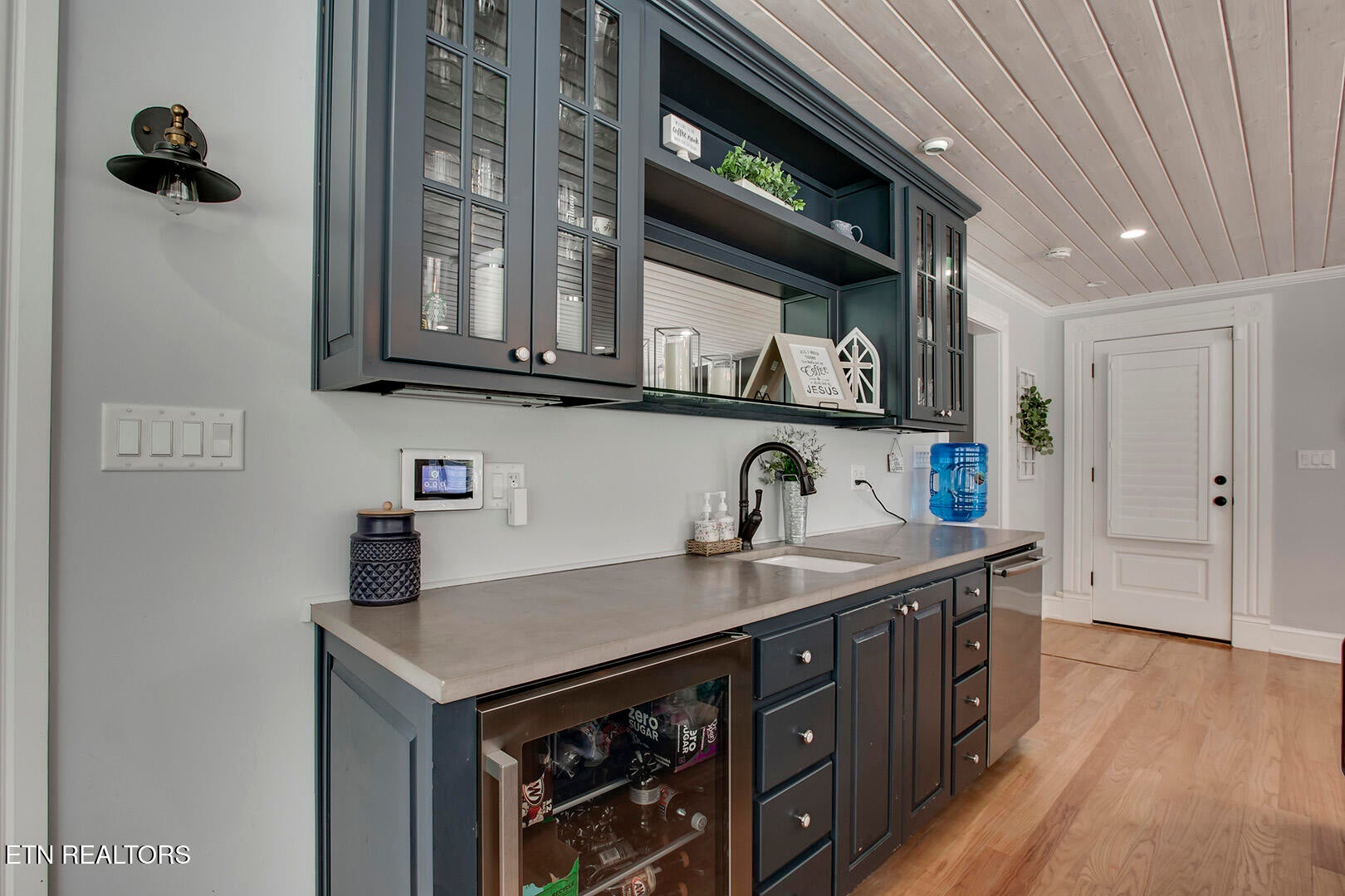 Are you looking for an adorable home with character, comfort, and styl – image 8