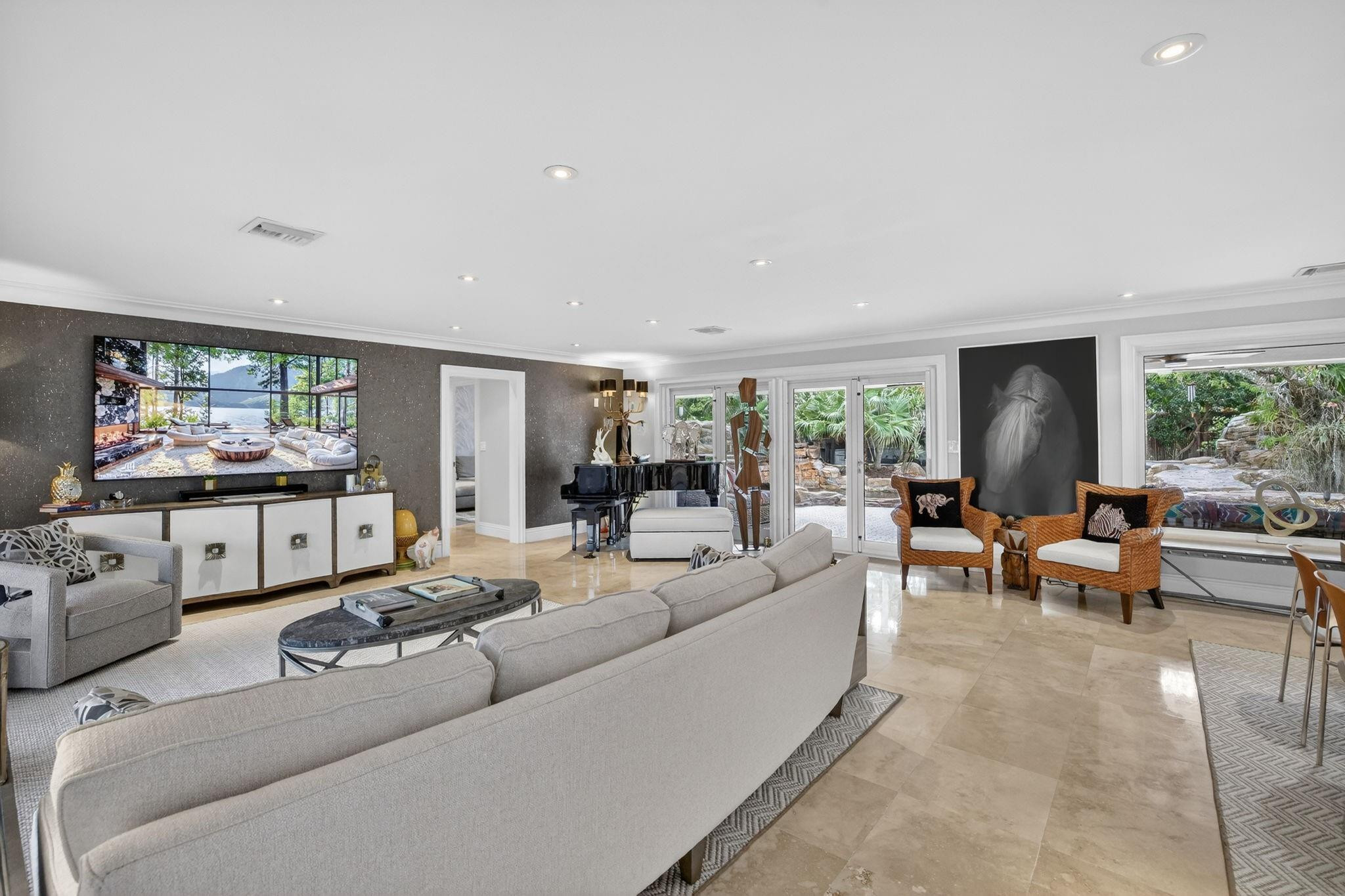 Rare & remarkable resort-style estate, set on an expansive lot in one – image 5