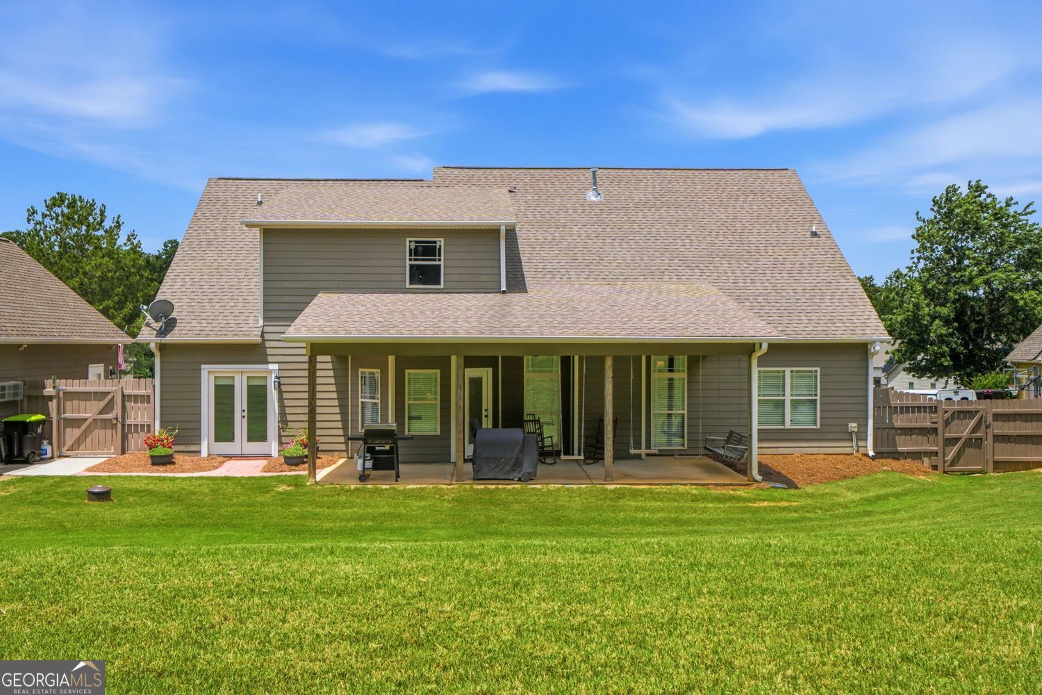 Incredible custom home with tons of bells and whistles in sought after – image 56