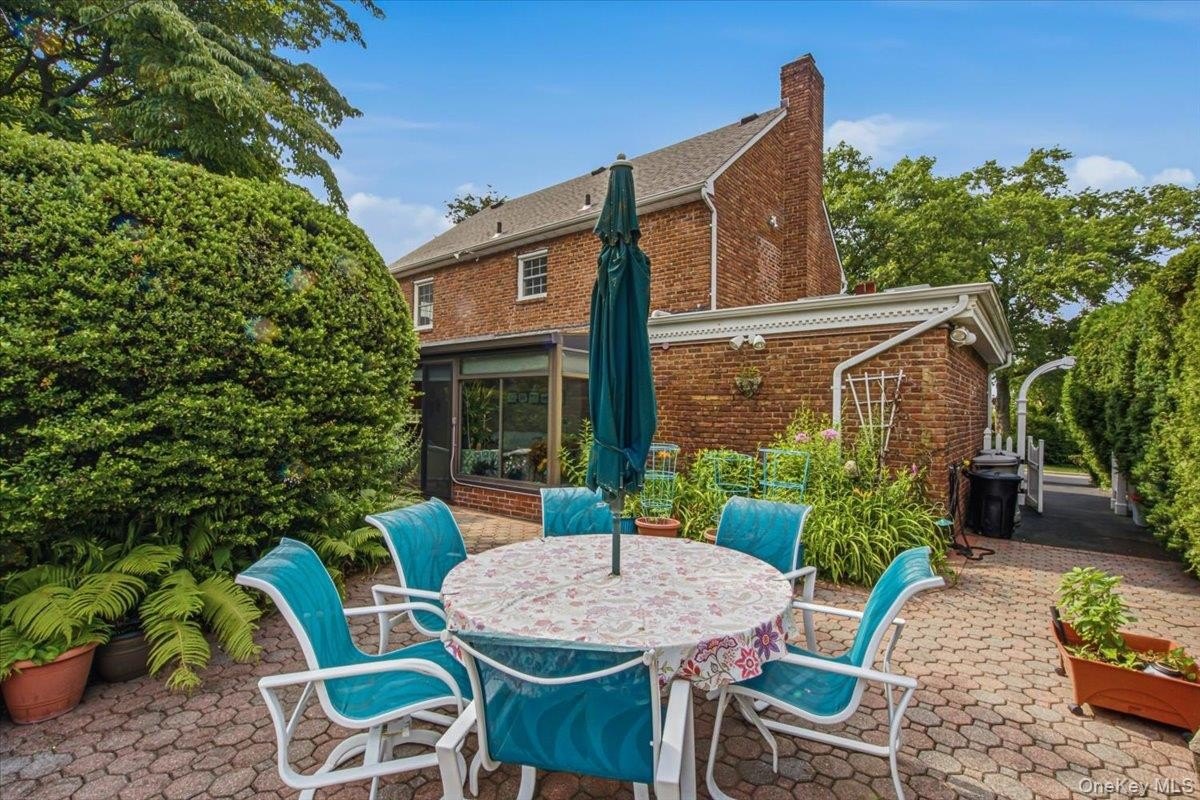 24 24 Overlook Road, Great Neck, New York, 11020, USA, 3 Bedrooms Bedrooms, ,3 BathroomsBathrooms,Residential,For Sale,24 Overlook Road,1018683