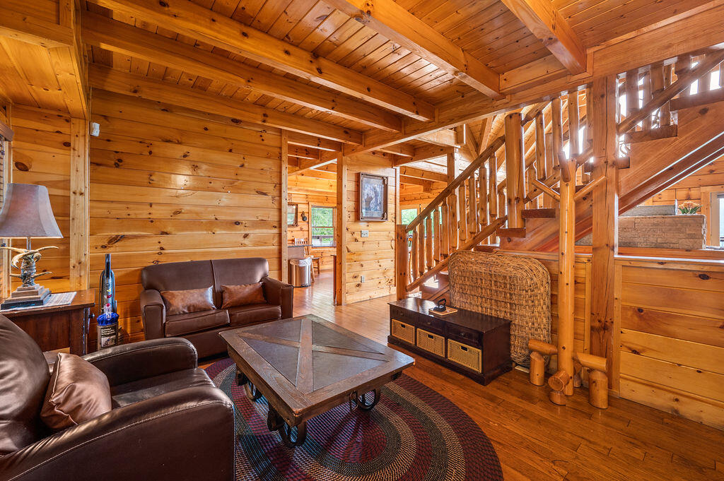 725 725 Big Bear Ridge Road, Gatlinburg, Tennessee, 37738, USA, 5 Bedrooms Bedrooms, ,6 BathroomsBathrooms,Residential,For Sale,725 Big Bear Ridge Road,308006