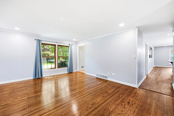 Welcome to this beautiful home that’s gleaming with pride and perfecti – image 17