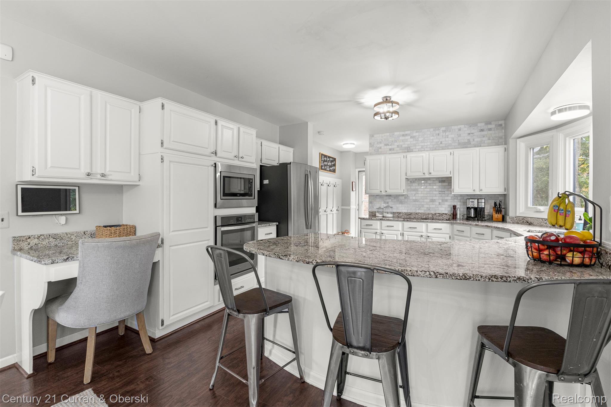Welcome to 30999 Sudbury Street in Farmington Hills. This beautifully – image 19