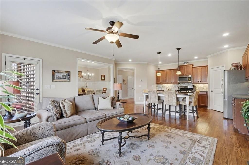 $5000 to BUYERS closing costs with acceptable offer! Beautiful east fa – image 5