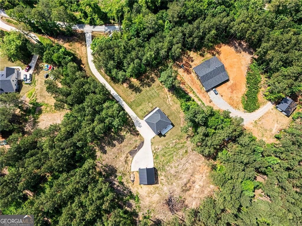 Nestled on 14.38 acres in the countryside, this beautiful 5-bedroom, 3 – image 32