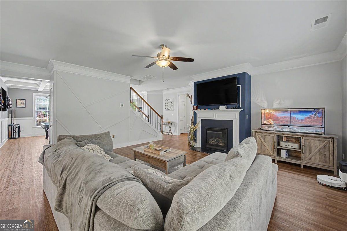 GOLF COURSE LIVING ANYONE??!! Experience luxury golf course living at – image 8