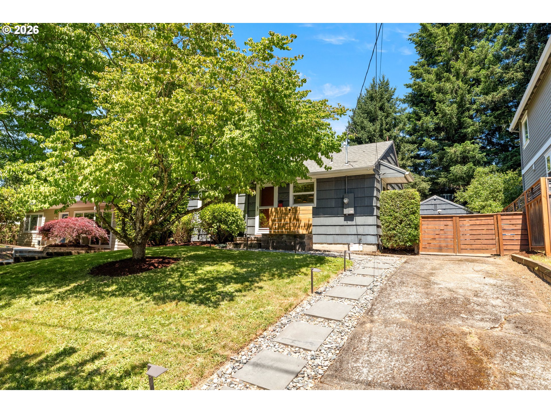 One-level living at its finest in the heart of Eastmoreland Heights! T – image 4