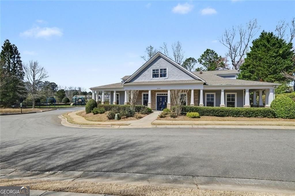 $5000 to BUYERS closing costs with acceptable offer! Beautiful east fa – image 32