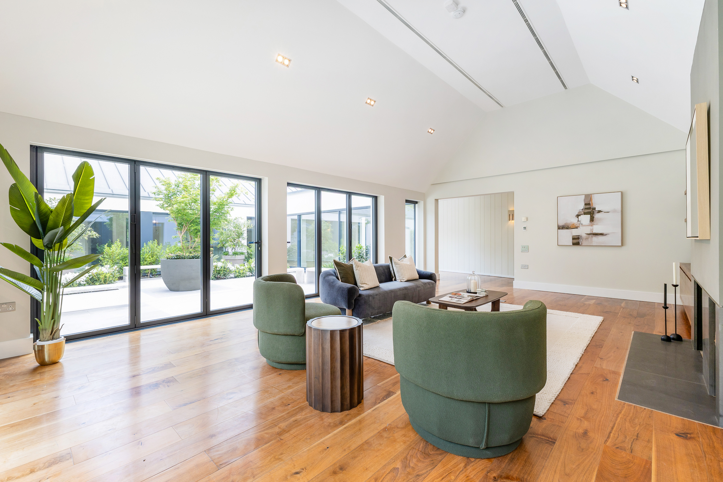  A Contemporary Five-Bedroom House with direct access onto Wentworth golf course - 物件實景