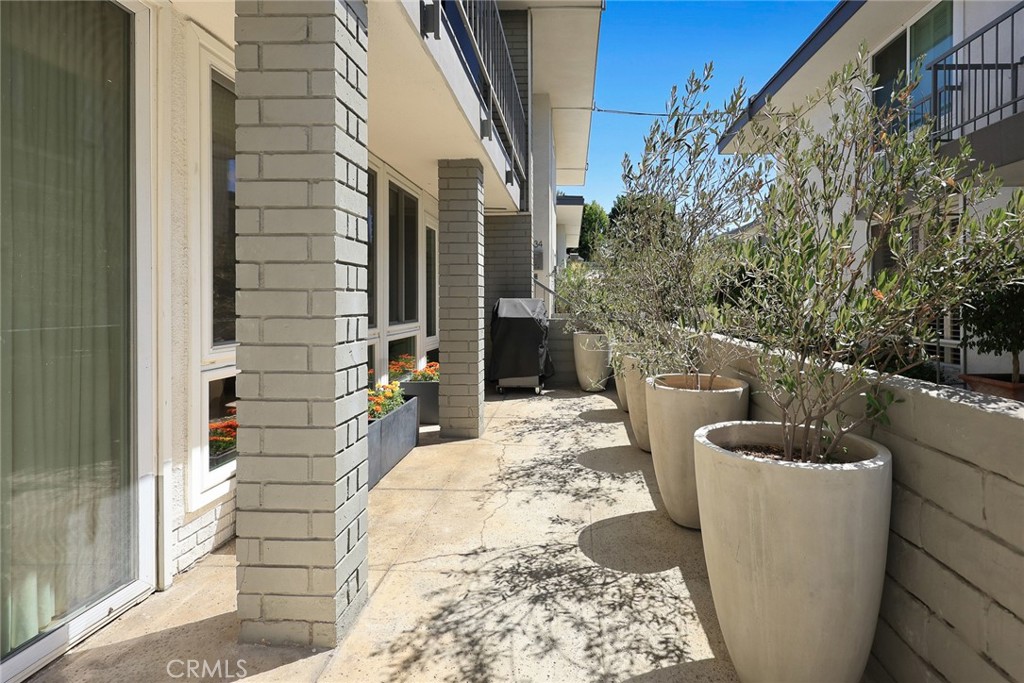 Pasadena, California, 91105, United States, 2 Bedrooms Bedrooms, ,1 BathroomBathrooms,Residential,For Sale,1941696