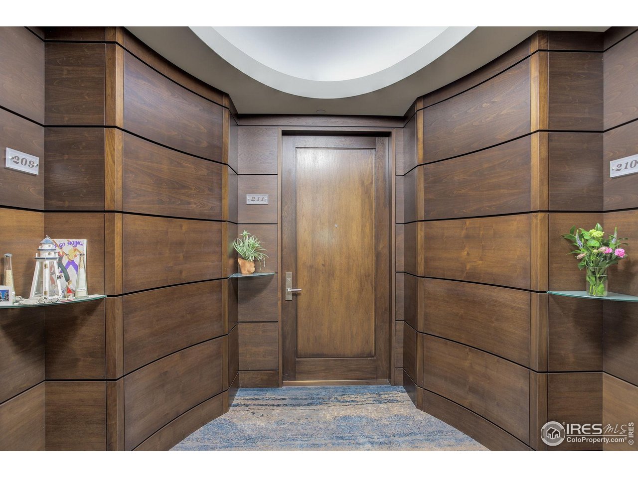 Boulder, Colorado, 80302, United States, 2 Bedrooms Bedrooms, ,2 BathroomsBathrooms,Residential,For Sale,1992797