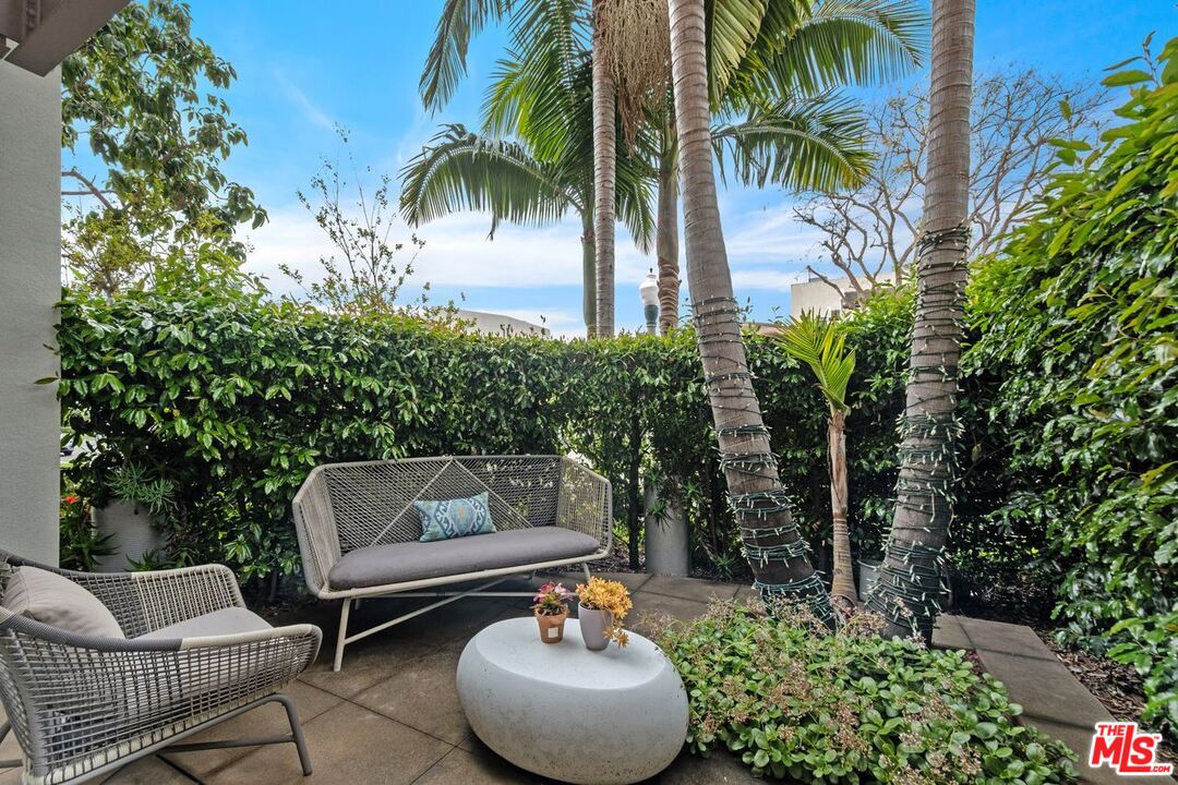Los Angeles, California, 90094, United States, 3 Bedrooms Bedrooms, ,4 BathroomsBathrooms,Residential,For Sale,1947041