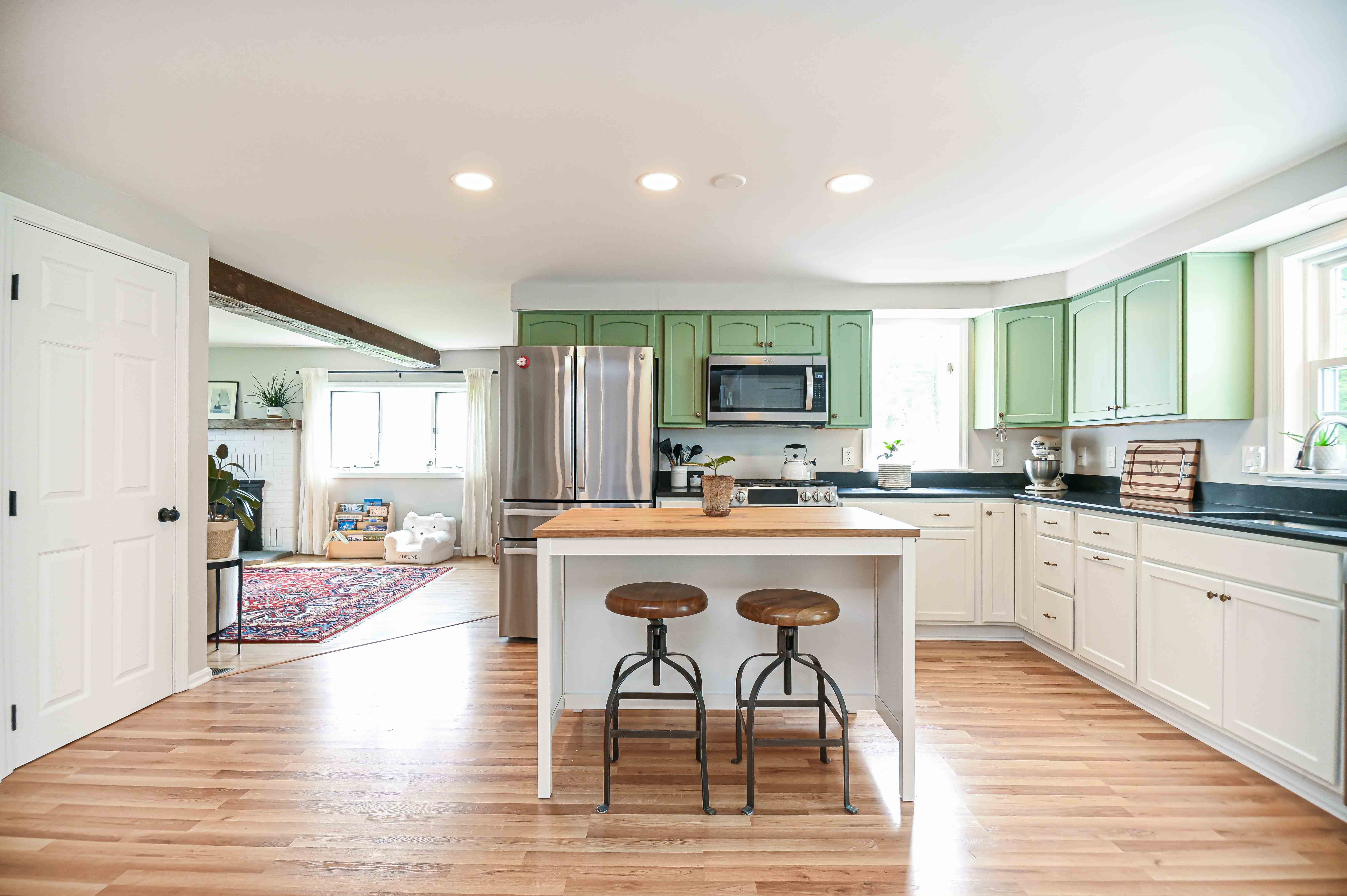 York, Maine, 03909, United States, 3 Bedrooms Bedrooms, ,3 BathroomsBathrooms,Residential,For Sale,1856750