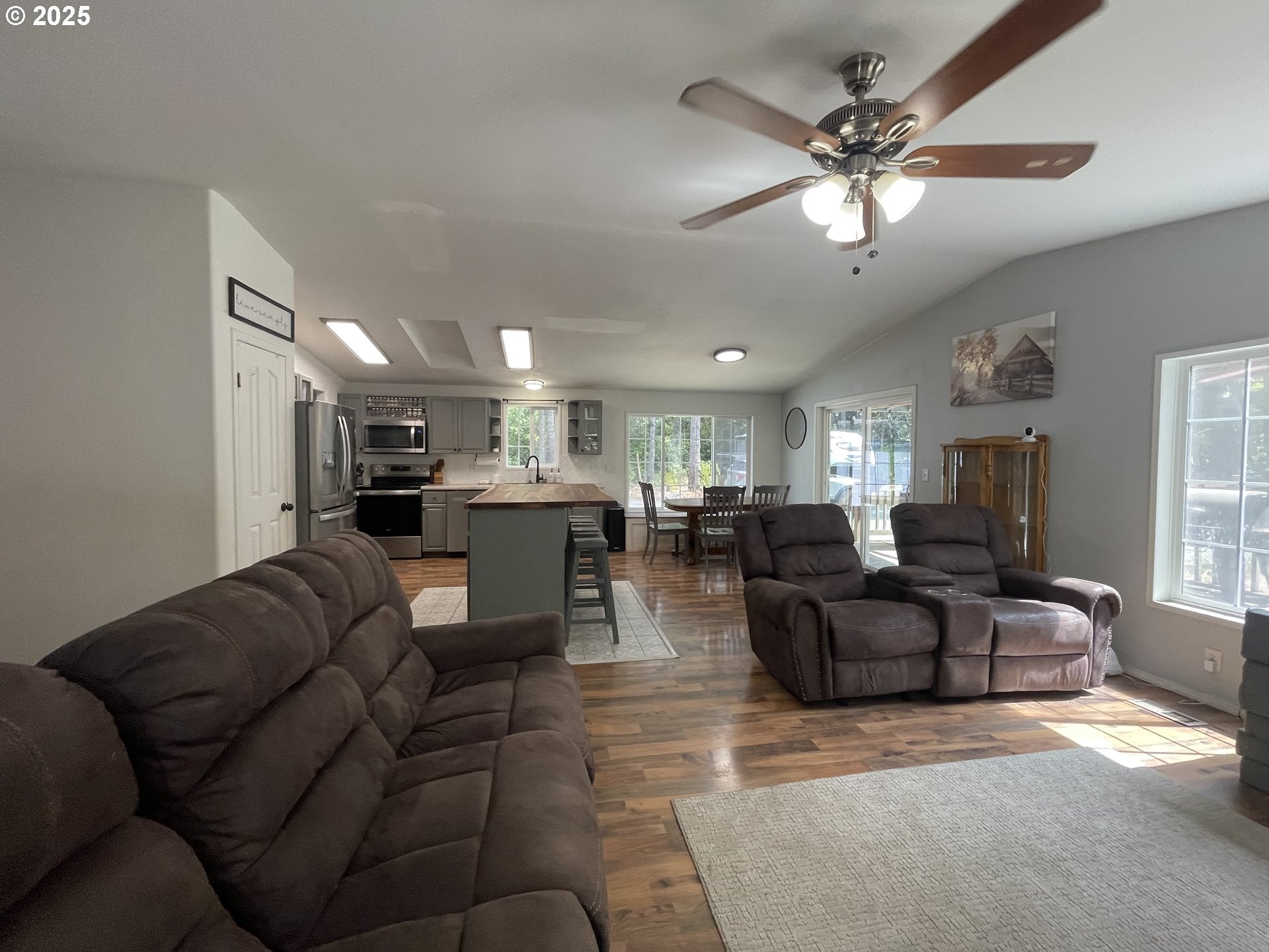 Bandon, Oregon, 97411, United States, 3 Bedrooms Bedrooms, ,2 BathroomsBathrooms,Residential,For Sale,1942662