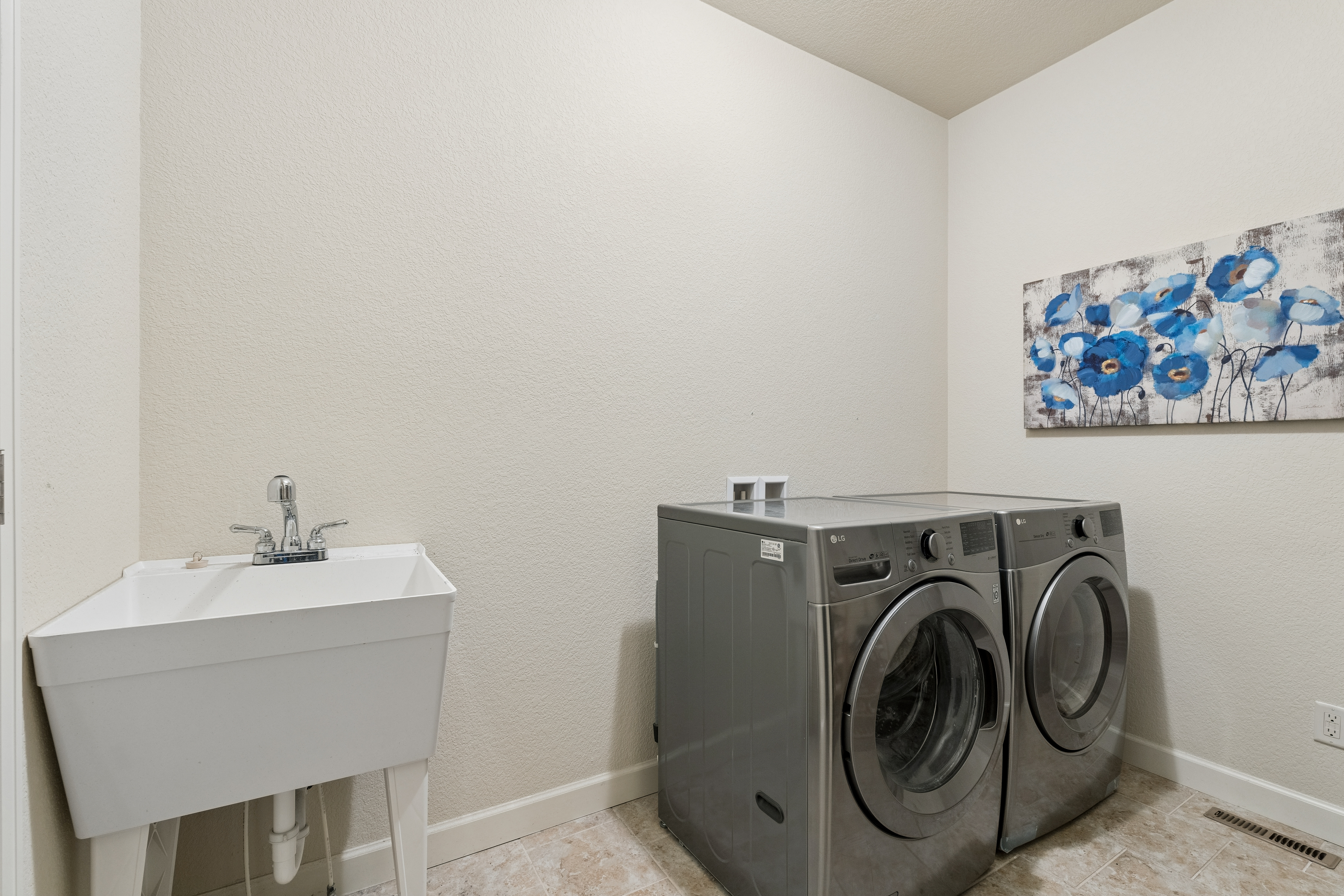  Truly Move-In Ready, Well-Maintained Duplex in the Desirable Town of Loveland - 物件實景