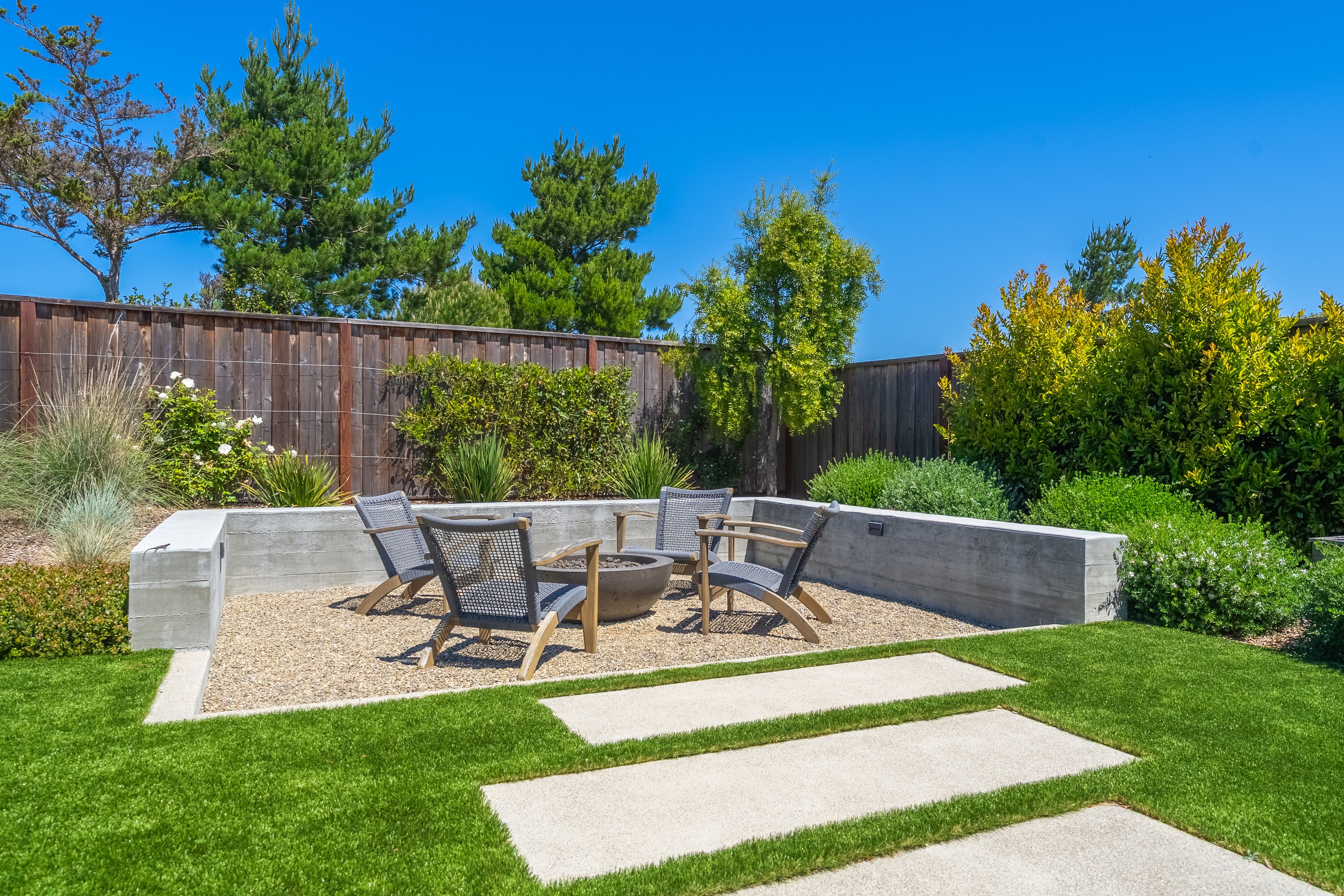  3007 Bluffs Drive - 物件實景